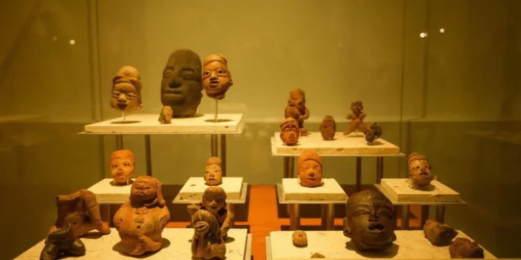 Recupera México 2 mil 158 objetos arqueológicos y culturales en 2025