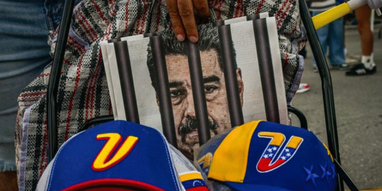 Suiza ordena bloquear posibles activos de Nicolás Maduro