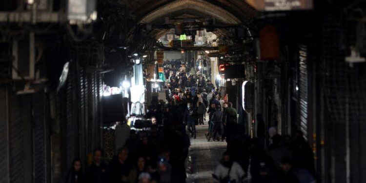 Trump amenaza a Irán y advierte acción si mata a manifestantes