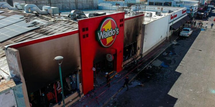Dos implicados en incendio de la tienda Waldo’s no fueron vinculados a proceso; ¿qué pasó?