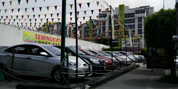 Adjudica Órgano de Administración Judicial 571 vehículos a proveedor consentido