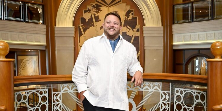Rodrigo de la Cadena llevará el bolero sinfónico al Teatro de la Ciudad en una noche dedicada al amor