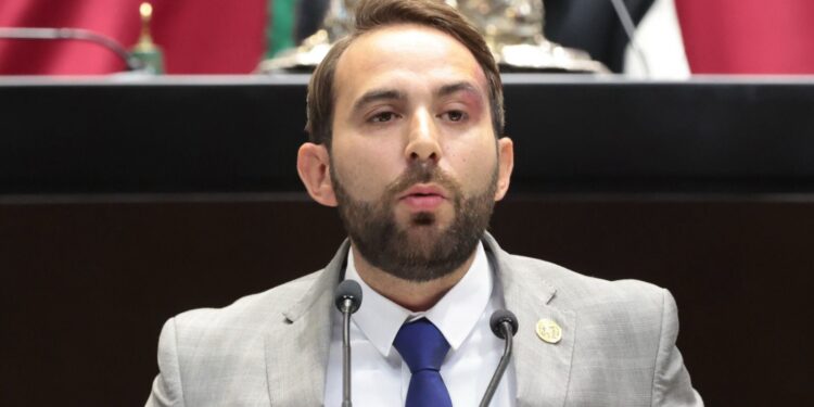 Plantean reforma que establece obligaciones para los prestadores del servicio de estacionamiento