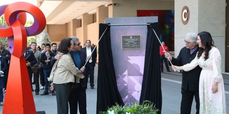 La Cámara de Diputados recibe en donación la escultura “Variación Borromeo”, del artista Enrique Carbajal “Sebastián”