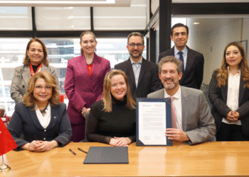 Fundación Santander México y Tecmilenio otorgarán 400 becas a jóvenes