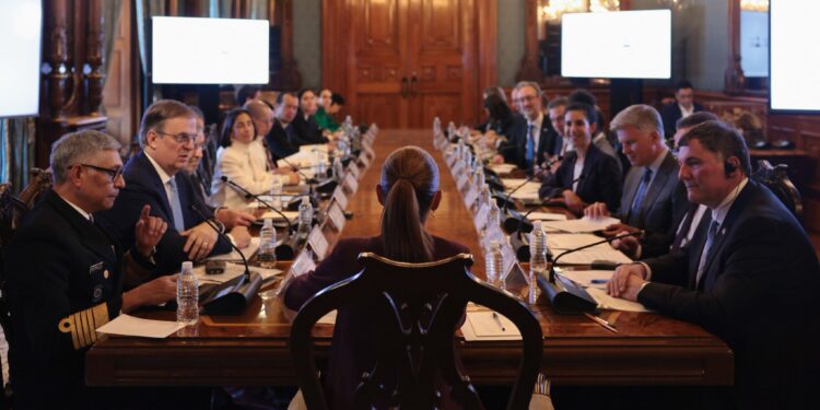 Recibe Sheinbam a ministros canadienses