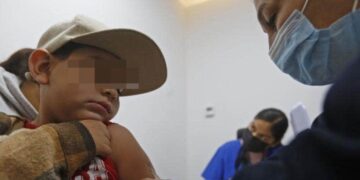 Ordena Jalisco uso obligatorio de cubrebocas en escuelas tras repunte de sarampión