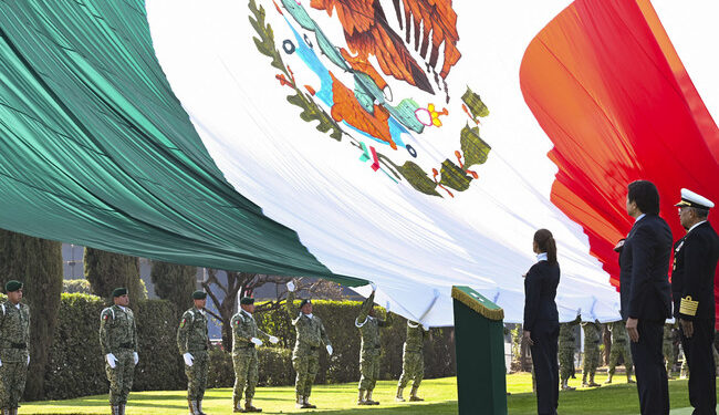 “México es dignidad, valentía y grandeza”: Presidenta Claudia Sheinbaum en ceremonia por el Día de la Bandera