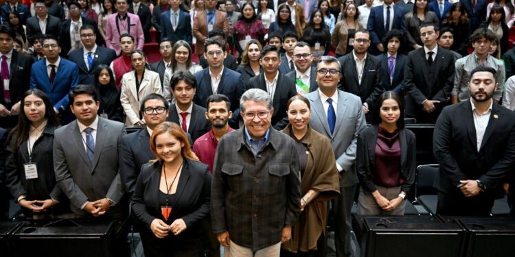 México necesita nuevos bríos en sus dirigencias sociales y políticas y en su formación ideológica y filosófica: Ricardo Monreal