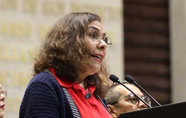 Proponen suspender la patria potestad cuando la persona que la ejerza sea vinculada a proceso por feminicidio