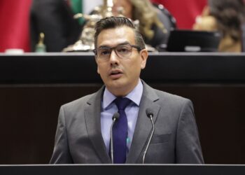 Impulsan reforma para incluir la enseñanza digital y financiera en el sistema educativo nacional