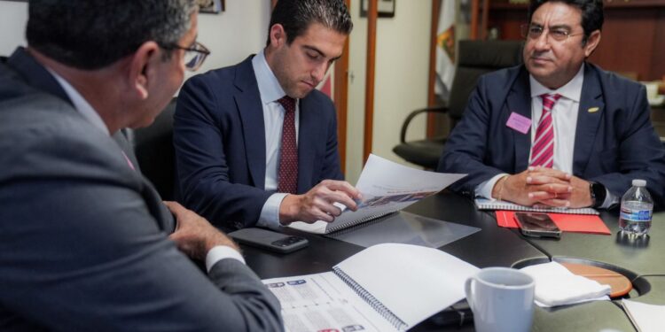 Gino Segura dialoga con la CMIC sobre desarrollo y crecimiento en Quintana Roo