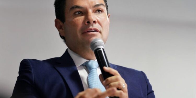 Estrategia desesperada de  Enrique Vargas del Villar en busca de construir una base electoral, Ya se dIce presidente municipal de  Huixquilucan