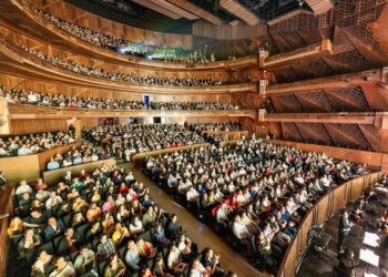 Embajada de China impulsa campaña de difamación contra Shen Yun en México