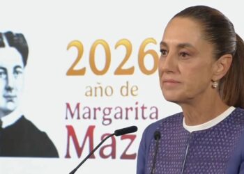 ”Ni modo que me pregunten»: Sheinbaum niega tener conocimiento de la decisión del SAT de quitar permisos a más de 100 organizaciones