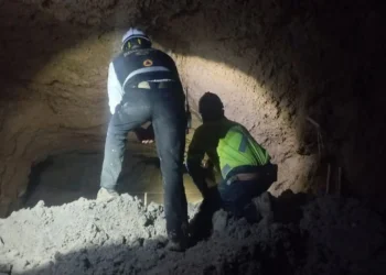 Van casi cuatro días sin hallar a los mineros en Sinaloa: especialistas de CFE se unen a labores de rescate