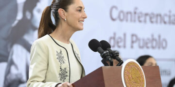 Taxis y Uber negocian con el gobierno reglas de operación en el Aeropuerto de CDMX