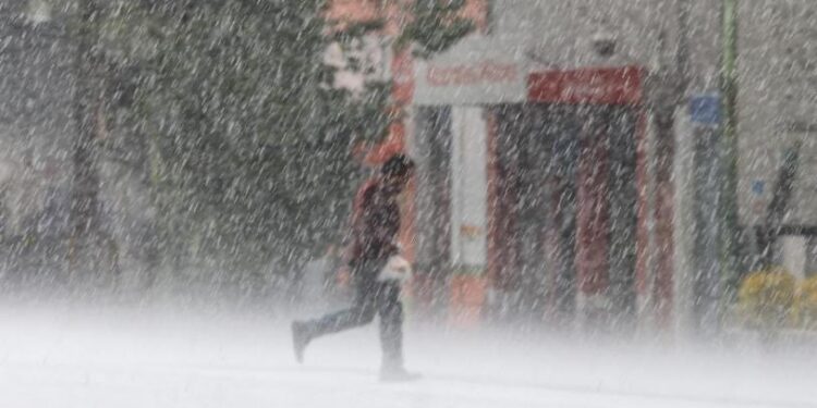 Alertan por lluvias fuertes en CDMX y Edomex; activan medidas preventivas