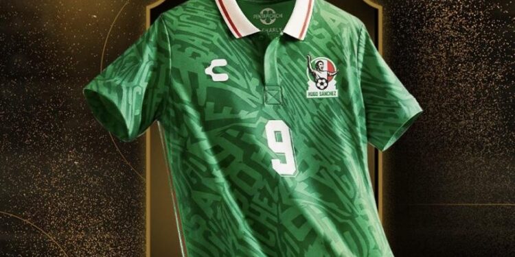 Presentan jersey edición especial en homenaje a Hugo Sánchez; una gala para celebrar su legado
