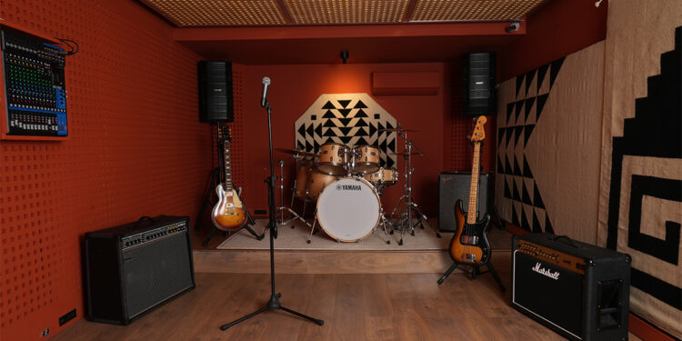 CÍNICO ESTUDIO ABRE SUS PUERTAS EN CDMX CON SALAS TEMÁTICAS Y TECNOLOGÍA DE PUNTA PARA LA CREACIÓN MUSICAL