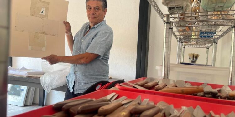 “Pintar es una lucha constante”, afirma José Luis Bustamante; 50 años entre la luz, la disciplina y la resistencia