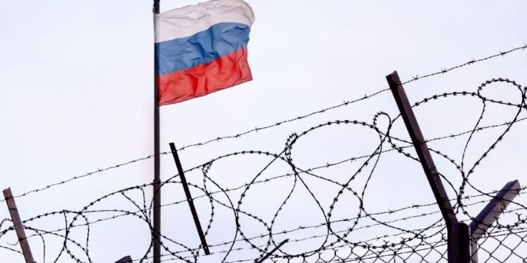 Artista ruso se suicida en prisión preventiva tras detención por un comentario en redes sociales