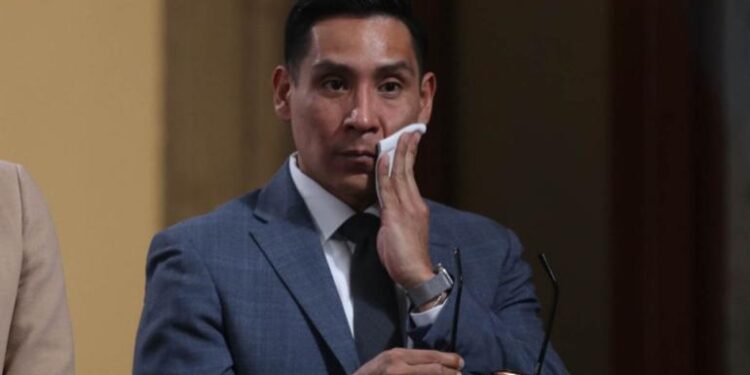 Infodemia ofrece disculpas por desmentir video real de mujer tomando el sol en Palacio Nacional