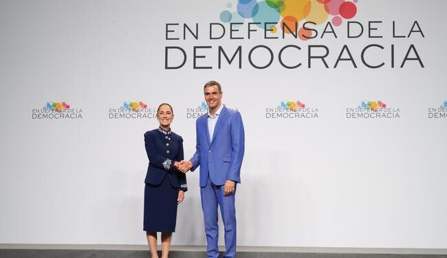 Cumbre en Defensa de la Democracia: Presidenta propone programa global de reforestación y declaración contra intervención militar en Cuba