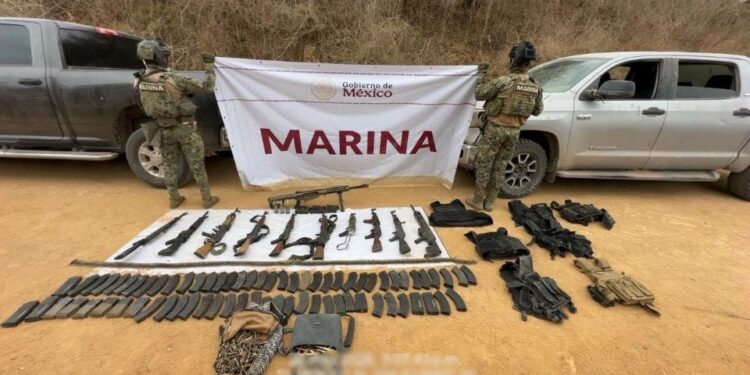 Aseguran 23 explosivos, 11 armas y más de 2 mil cartuchos en localidad de Mazatlán; no hay detenidos