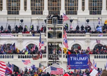 Involucrados en asalto al Capitolio de EU en 2021 exigen compensación de fondo millonario de Trump
