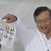 Petro acude a votar en las elecciones presidenciales y desata críticas por mostrar su boleta marcada