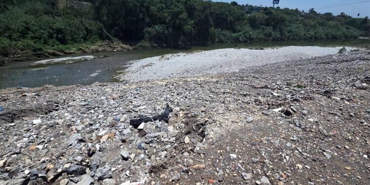 Nuevo León: lluvias reabren debate sobre limpieza en el Río Santa Catarina