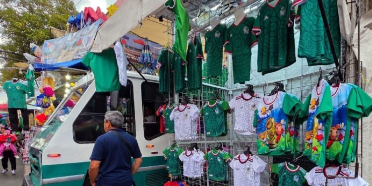 Playeras pirata del Mundial inundan el mercado mexicano