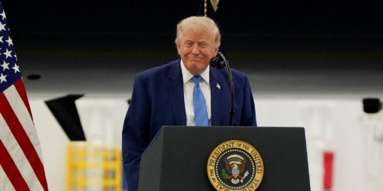 «No causen problemas o volveremos a atacar con mucha fuerza», advierte Trump a Irán en medio de negociaciones en Suiza