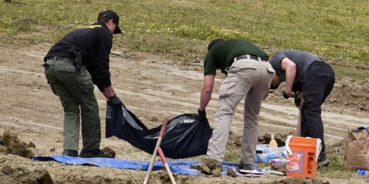 «Una escena terrorífica»: hallan restos de más de 100 perros en refugio de California