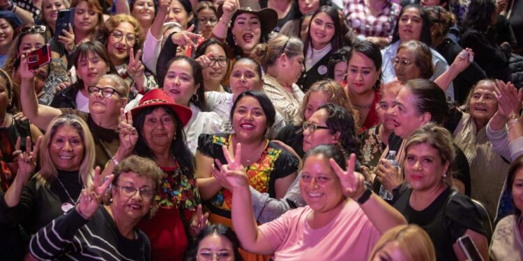 Más de 4 mil madres respaldan a Evelyn Sánchez en uno de  los eventos ciudadanos más grandes del año en Tijuana