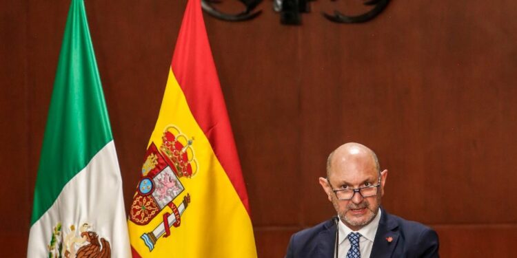 UAG otorga Medalla Ciencia y Libertad al presidente de la Real Federación Española de Futbol