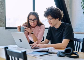 Más que vacaciones: el verano puede definir el futuro profesional de miles de jóvenes