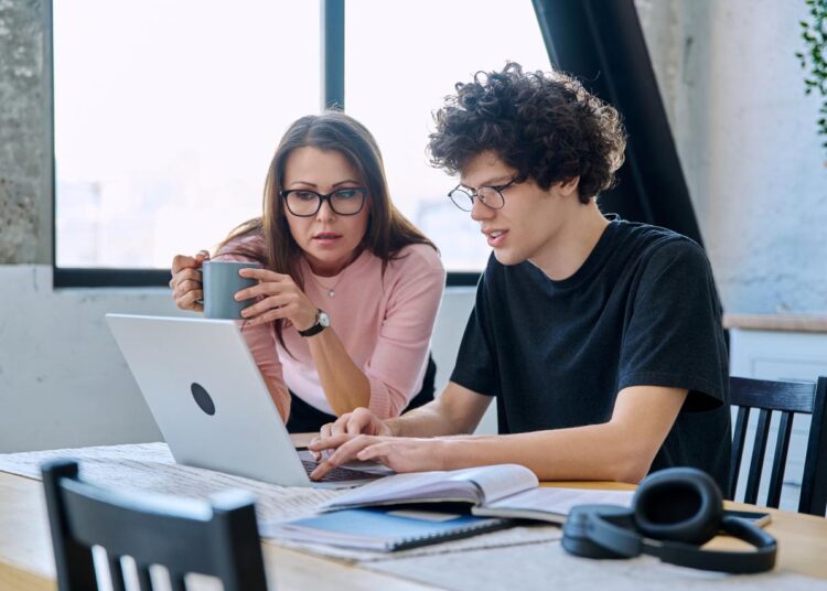 Más que vacaciones: el verano puede definir el futuro profesional de miles de jóvenes