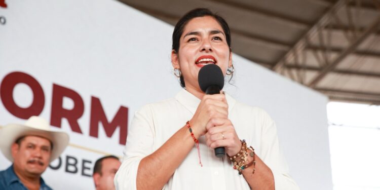 Elizabeth López Blanco muestra músculo en la carrera por Nayarit