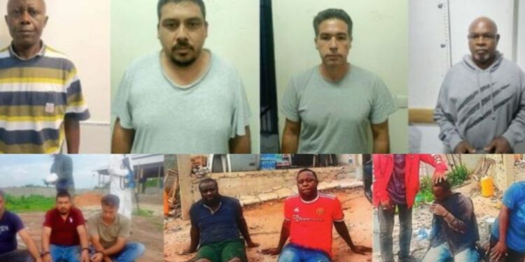 Dictan prisión preventiva a tres mexicanos detenidos en Nigeria tras desmantelamiento de laboratorio clandestino