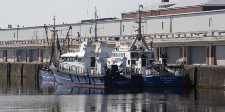 Ataque ruso con misiles contra barco mercante deja al menos 10 marinos muertos cerca de puerto ucraniano