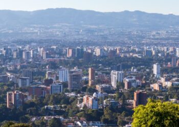 Al menos seis personas son asesinadas a balazos afuera de una residencia en la capital de Guatemala