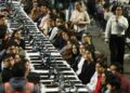 Cientos de jóvenes abarrotan el Palacio de los Deportes para el examen de control de la UNAM