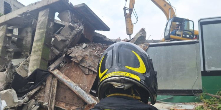 Derrumbe en Escandón: 15 trabajadores ilesos y un motociclista policontundido en la Miguel Hidalgo