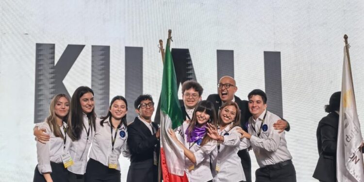 Estudiantes crean app inclusiva sin internet, son Campeones Nacionales de Enactus y representarán a México