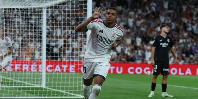 Mbappé celebra el regreso de Mourinho al Bernabéu con un triplete