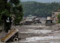 Inundaciones repentinas en Nepal dejan 98 muertos y casi 500 turistas desaparecidos