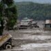 Inundaciones repentinas en Nepal dejan 98 muertos y casi 500 turistas desaparecidos