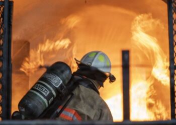 Desaparecen dos trabajadores en Ohio tras explosiones en una empresa de reciclaje industrial